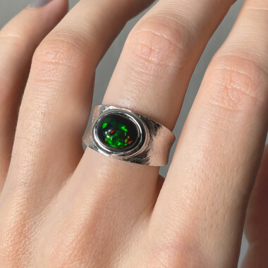 Anello in argento con Opale Mezezo