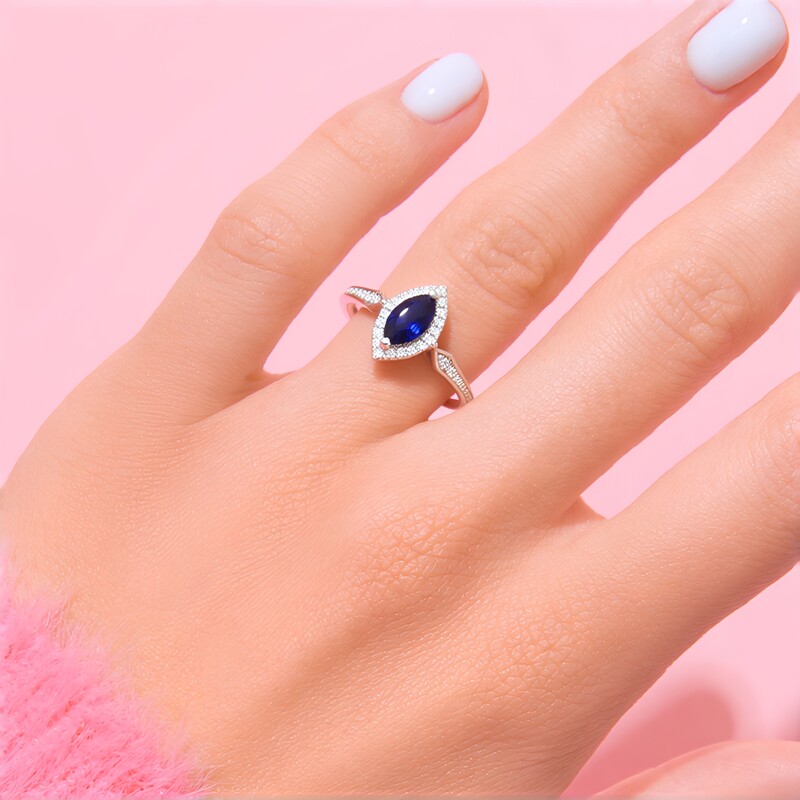 Gouden ring met een Blauwe Ceylon saffier