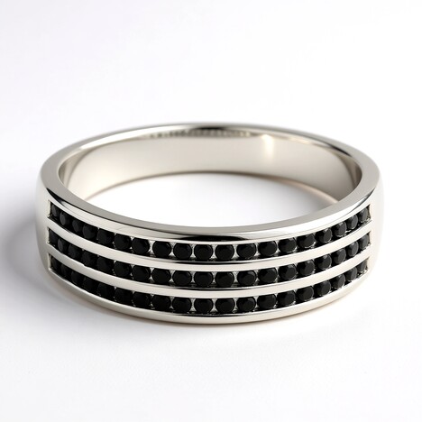 Bague en argent et Spinelle noir