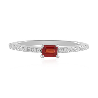 Zilveren ring met een Tanzania robijn