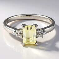 Anello placcato in platino con Kunzite Canarino