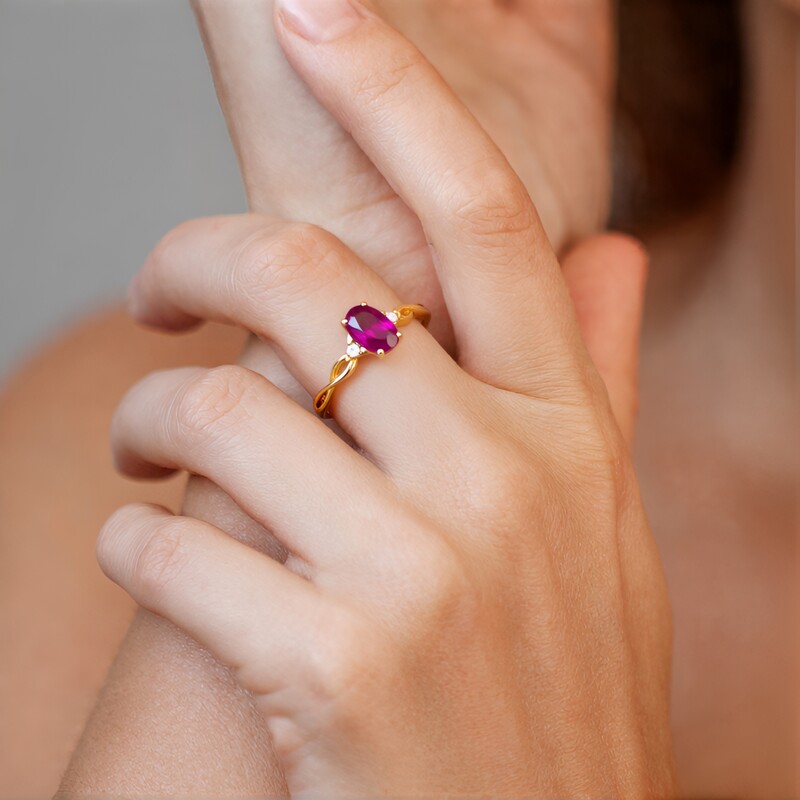 Anillo en oro con Rubí de Mozambique AAA (CIRARI)