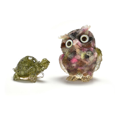 Turmalin-Eule und Peridot-Schildkröte