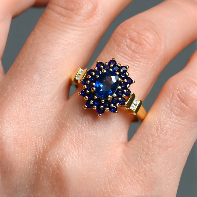 Anello in oro con Zaffiro Kanchanaburi