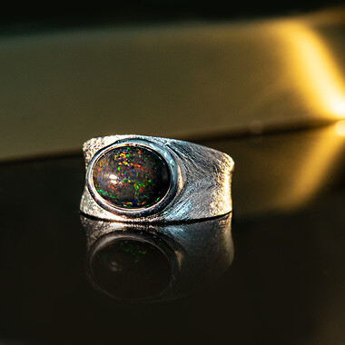 Anello in argento con Opale Mezezo