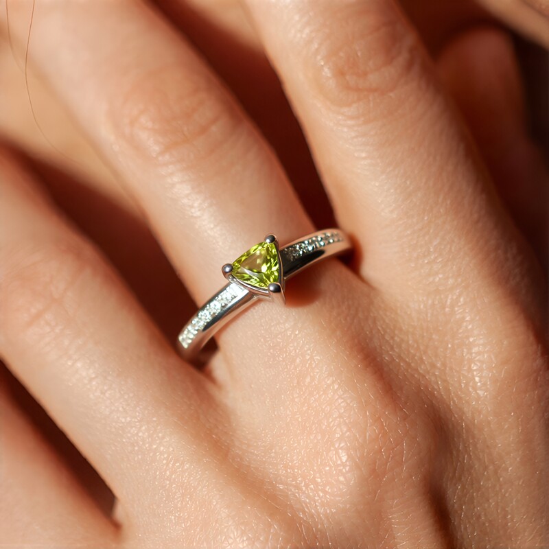 Anillo en plata con Apatita canadiense