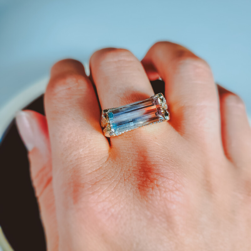 Gouden ring met een Meerkleurige Oekraïense Topaas (de Melo)