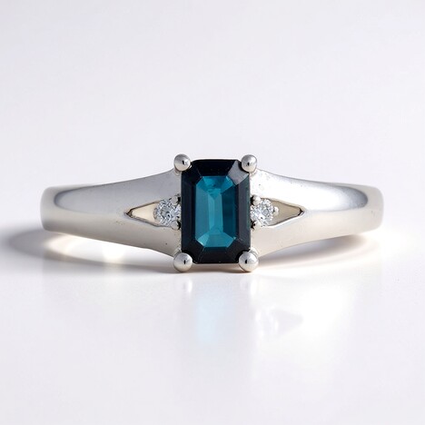 Anello in oro con Zaffiro Ceylon Blu