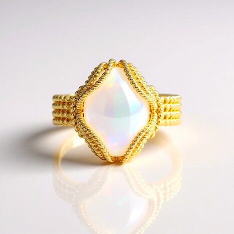 Anello in argento con Opale di Welo
