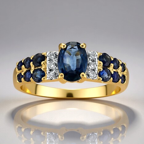 Anello in oro con Zaffiro Kanchanaburi
