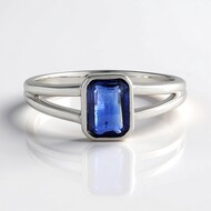 Anello in argento con Cianite del Nepal