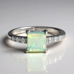 Anello in argento con Opale di Welo