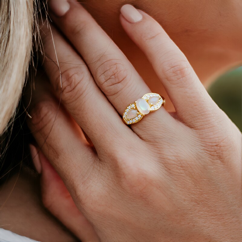 Anello in argento con Opale di Welo