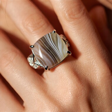 Anello in argento con Agata Botswana