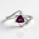 Anello in argento con Rodolite di Naktamunda