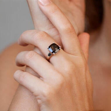 Anillo en plata con Cuarzo ahumado
