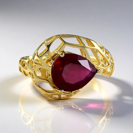 Anello in oro con Rubino del Madagascar (Ornaments by de Melo)