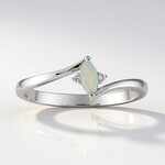Anello in argento con Opale Bianco