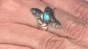 Zilveren ring met een Kingman turkoois (Desert Chic)