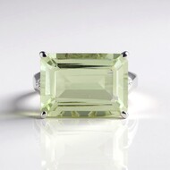 Anello in argento con Ametista Verde