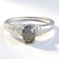 Anello in argento con Labradorite