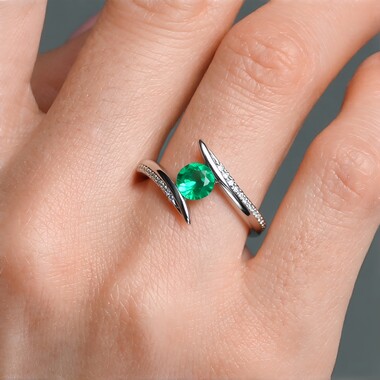 Bague en argent et Emeraude de Russie (Adela Silber)