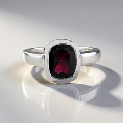 Anello in argento con Granato d’India