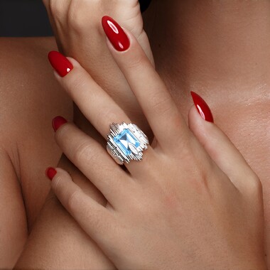 Anillo en plata con Topacio azul cielo