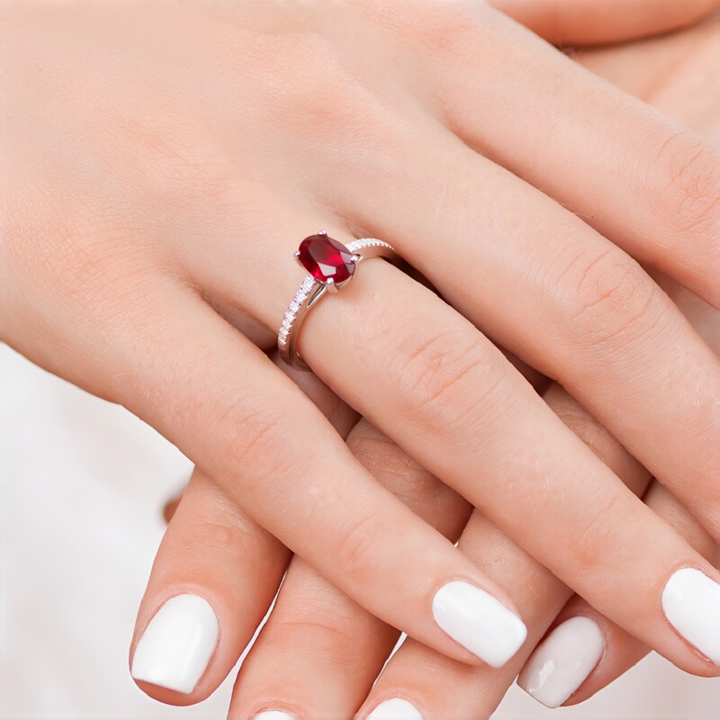 Anillo en oro con Espinela roja noble (AMAYANI)