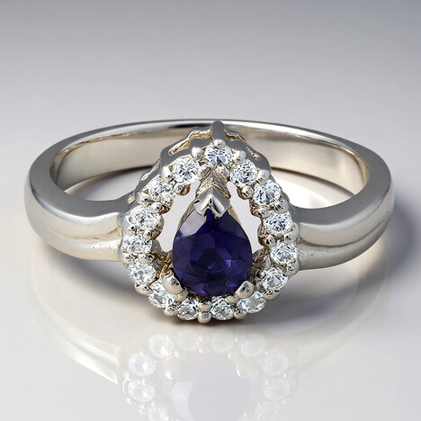 Anello in argento con Iolite Ceylon