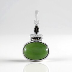 Ciondolo in argento con Giada Canadese