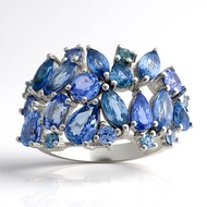 Anillo en oro con Zafiro azul de Tulear (de Melo Gold)
