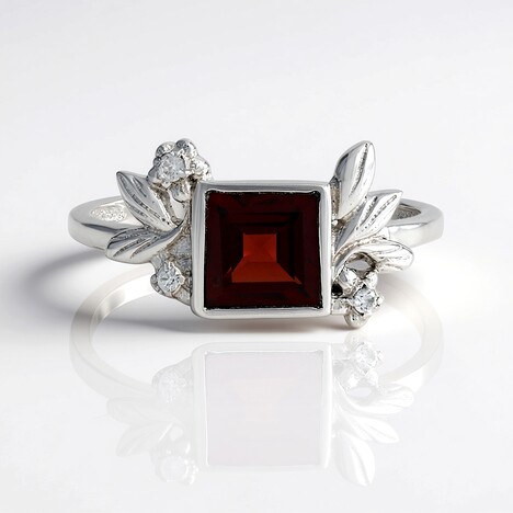 Anello in argento con Granato Mozambico