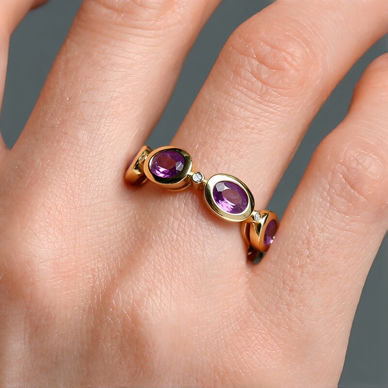 Anello in oro con Zaffiro Ceylon Porpora