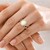 Gouden ring met een AAA Welo-opaal (CIRARI)
