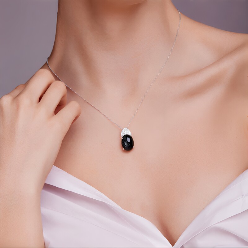 Ciondolo in argento con Psilomelano