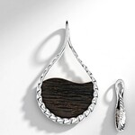 Zilveren hanger met een Veeneik (dagen)