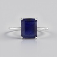 Anillo en oro con Zafiro azul de Madagascar