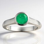 Gouden ring met een Nova Era smaragd (de Melo Gold)