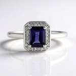Anello in argento con Iolite