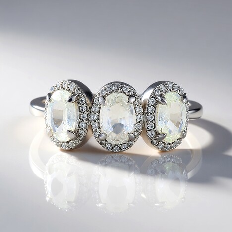 Anello in argento con Zaffiro Bianco