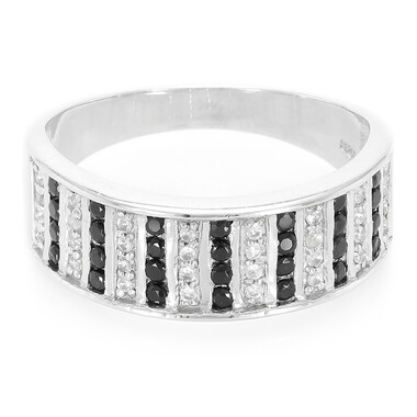 Anillo en plata con Espinela negra