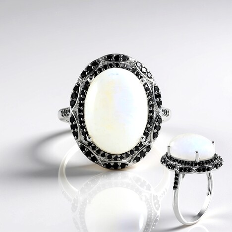 Anello in argento con Pietra di Luna Arcobaleno