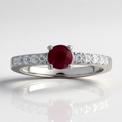 Anello in argento con Rubino Keniano