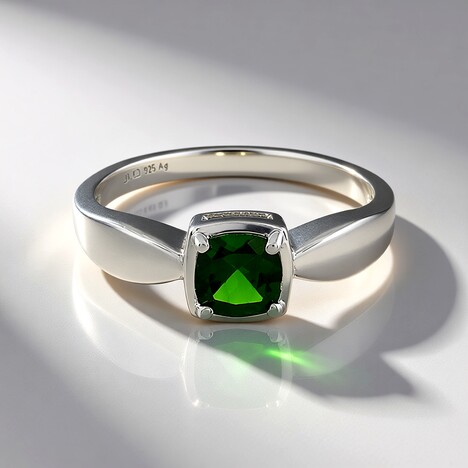 Bague en argent et Diopside de Russie