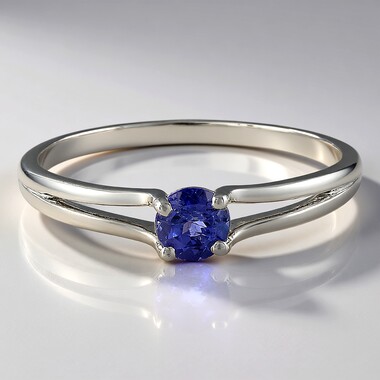 Anello in argento con Tanzanite