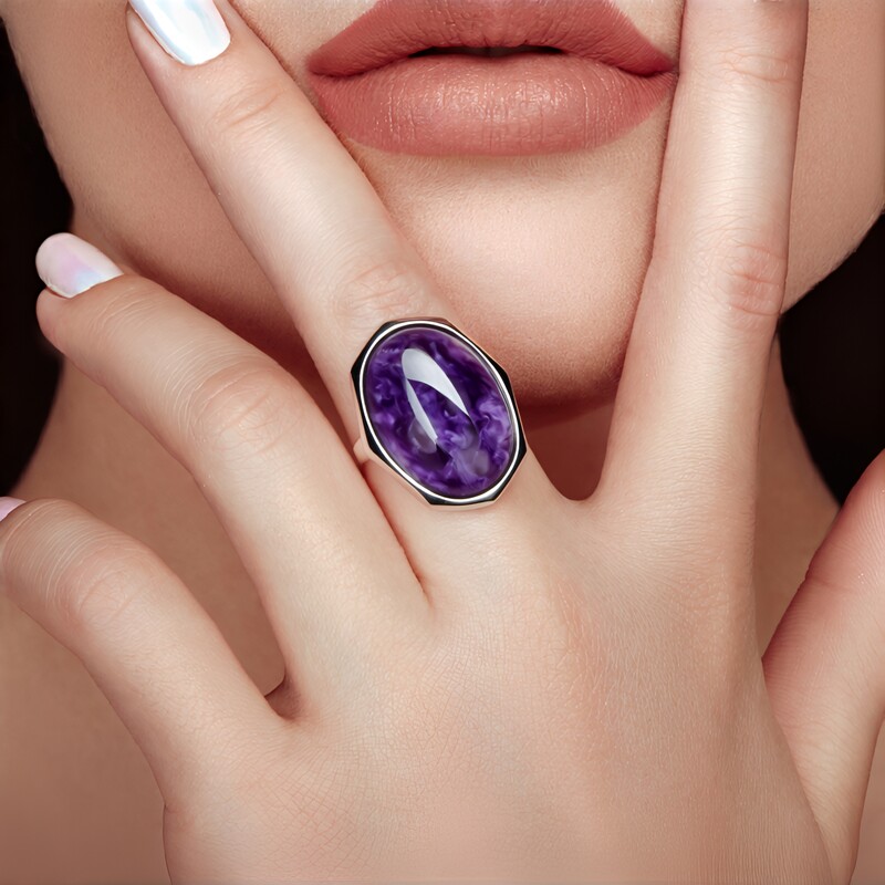 Zilveren ring met een Charoite
