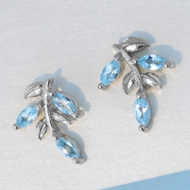 Himmelblauer Topas-Silberohrringe