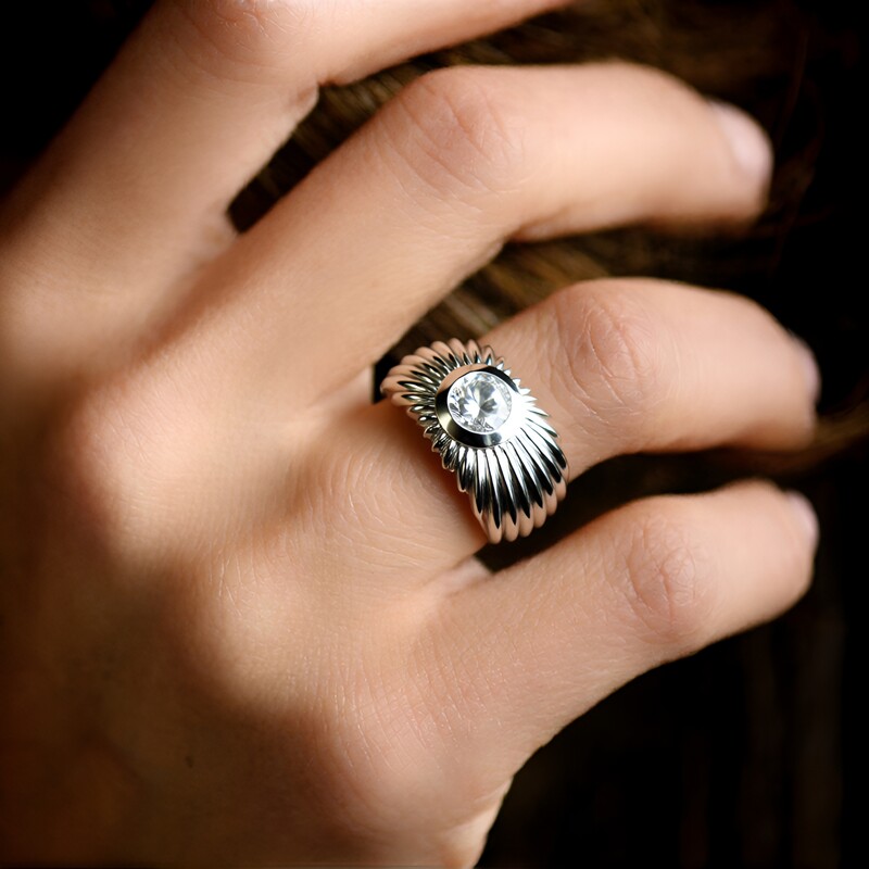 Bague en argent et Topaze blanche