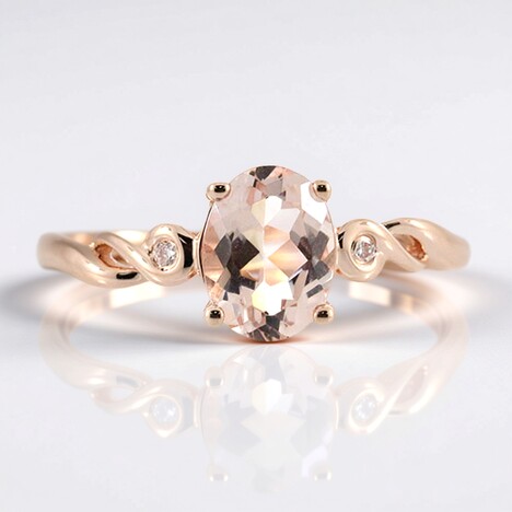 Anello in oro con Morganite AAA